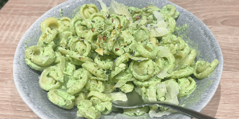 Cremige Avocado-Spinat-Pasta: Ein Genuss in nur 15 Minuten!