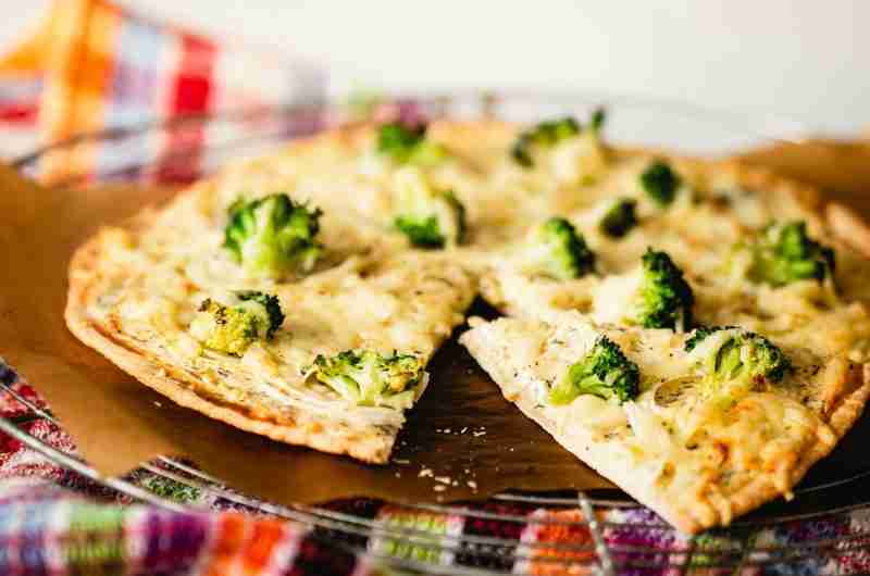 Keto Flammkuchen: Ein leckeres und kohlenhydratarmes Rezept