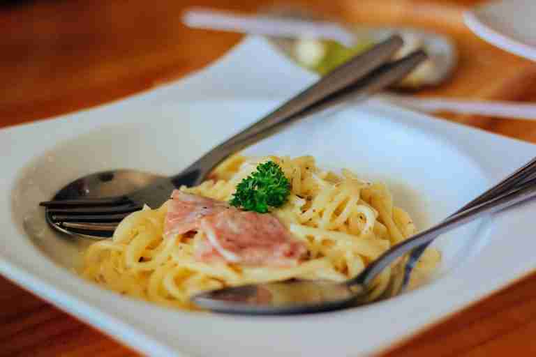Das Bild zeigt Spaghetti mit Lachs