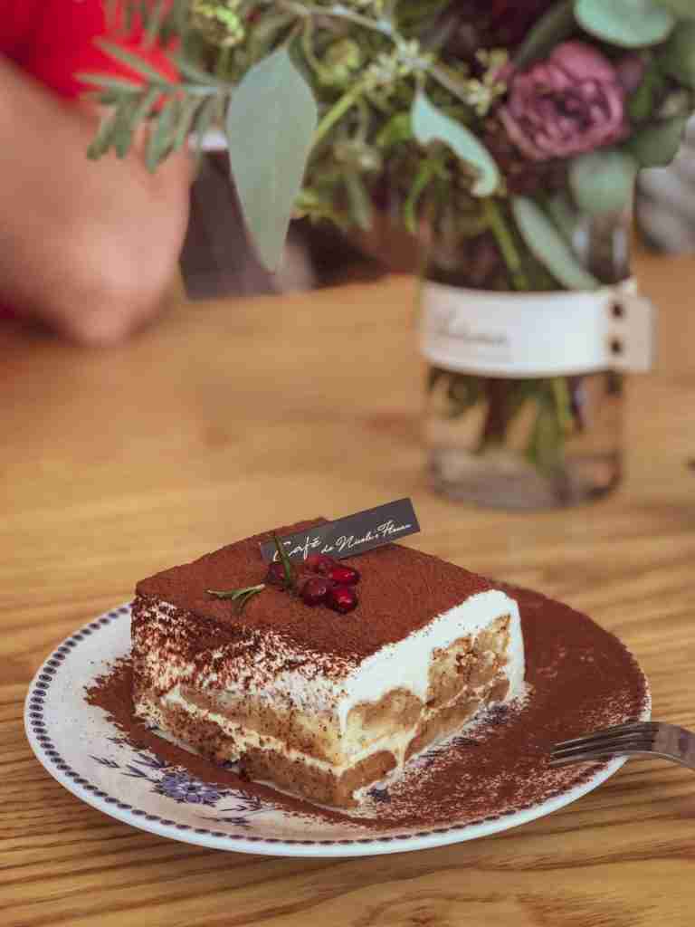 Das Bild zeigt ein selbstgemachtes Tiramisu.