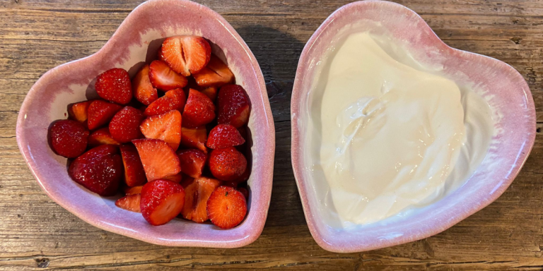 Quarkspeise mit Erdbeeren: Ein Klassiker für heiße Sommertage!