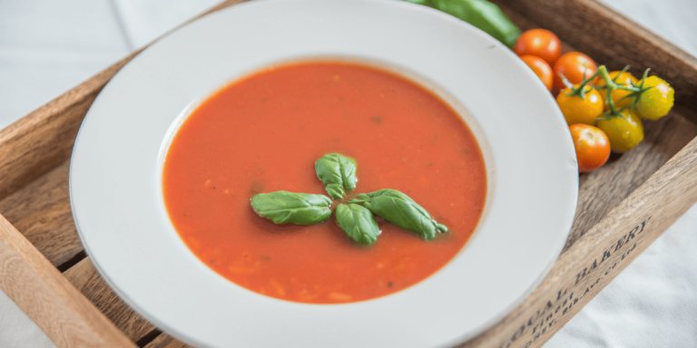 Oma’s köstliche Tomatensuppe – Perfekt für die Tomatenzeit!