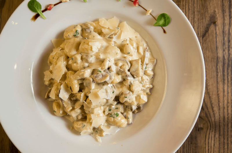 Schnelle Gnocchi mit Pilzrahmsoße
