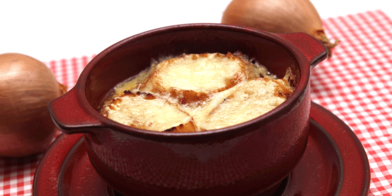 Beste Zwiebelsuppe nach Omas Rezept: Ein Klassiker in 30 Minuten
