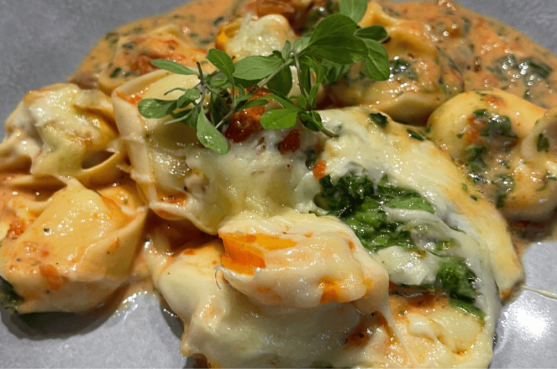 Einfacher und Schneller Tortellini-Auflauf mit Spinat: Perfekt für die ganze Familie