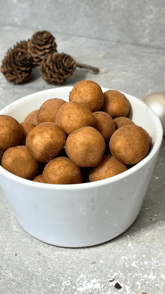 Das Bild zeigt selbstgemachte Marzipankartoffeln.