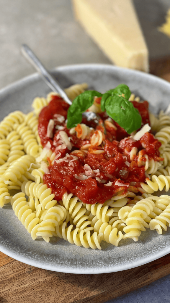 Das Bild zeigt eine traditionelle Tomatensauce.