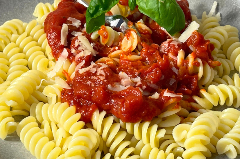 Traditionelles Tomatensaucen Rezept: schnell und einfach