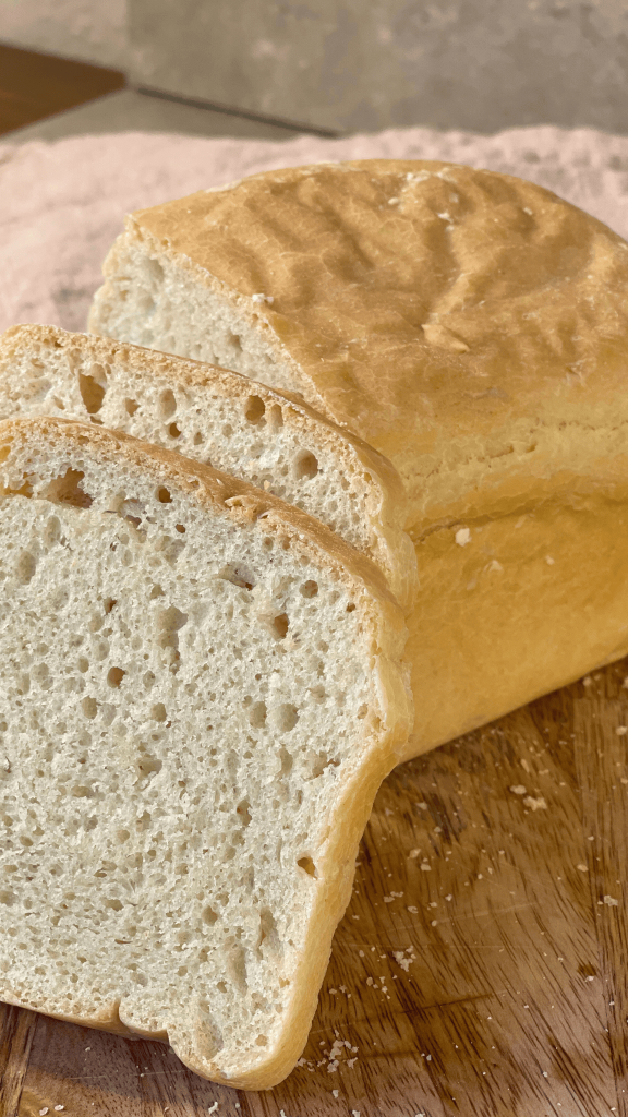 Das Bild zeigt ein leckeres Dinkeltoastbrot.