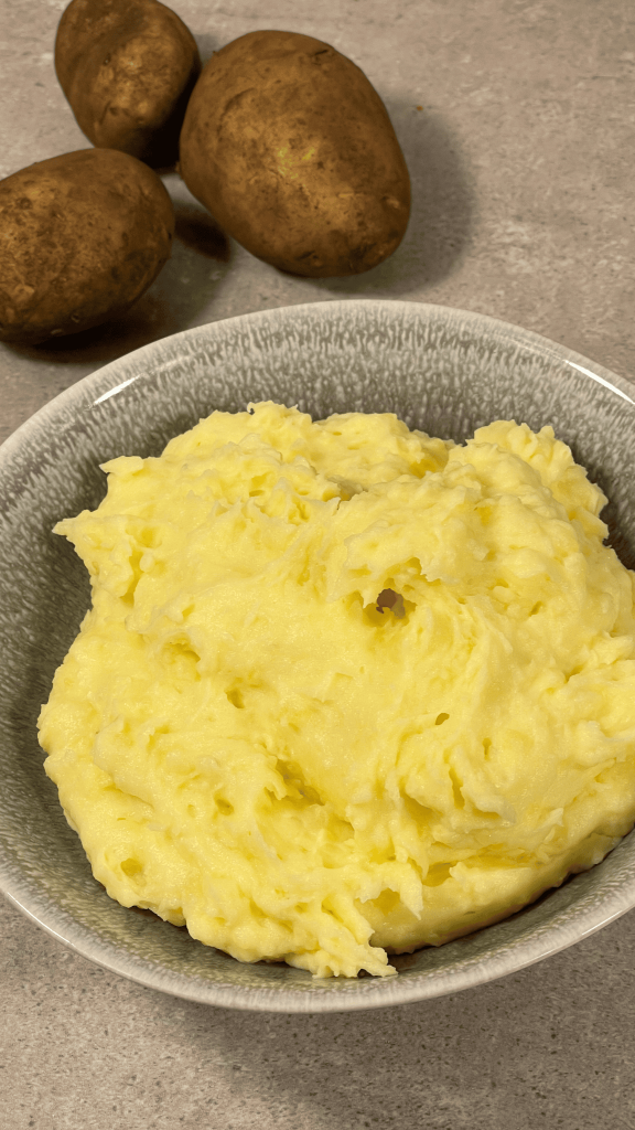 Das Bild zeigt selbst gemachten Kartoffelpüree.
