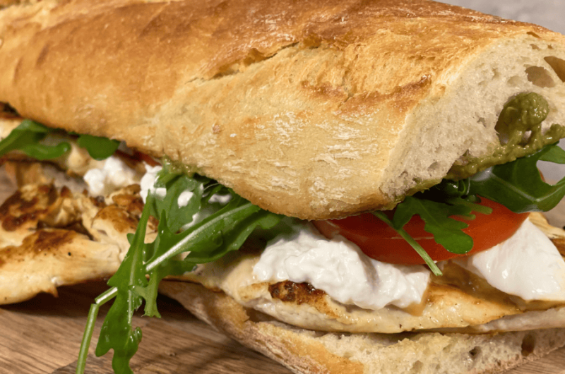 Weltbestes Burrata Chicken Sandwich, das du je gegessen hast