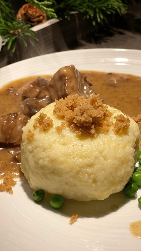Das Bild zeigt selbstgemachte Kartoffelknödel.