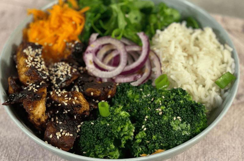 Poke Bowl mit Hähnchen: Einfach, gesund und super lecker!