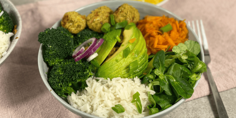 Diese Falafel Bowl wird dein neues Lieblingsrezept!