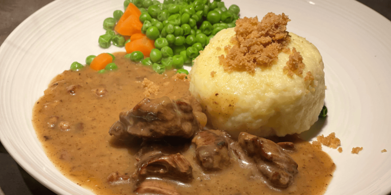 Omas geheimer Trick für perfekte Kartoffelknödel – so einfach geht’s!