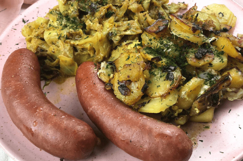 Spitzkohl-Kartoffelpfanne mit Kohlwurst