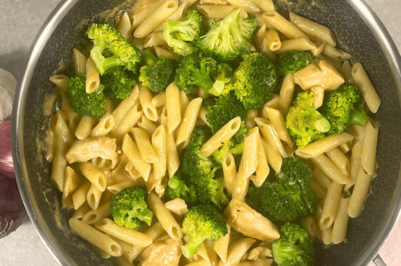 Cremige Hähnchen Brokkoli Pasta – einfach und lecker!